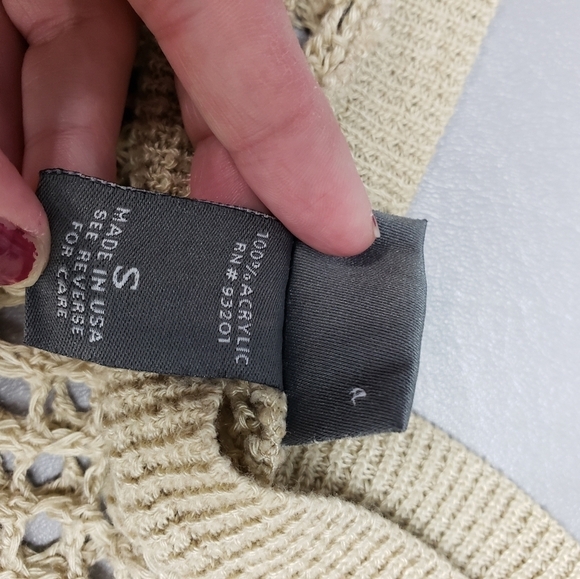 3/$15 Dots tan knit oversized cover up top size small - Picture 6 of 9